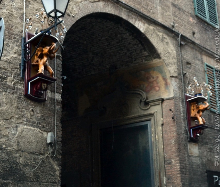 UtcaNevtabla_Siena_2012_04_resize